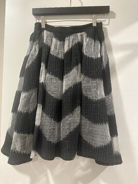 Jieru Black & White Pleated Skirt